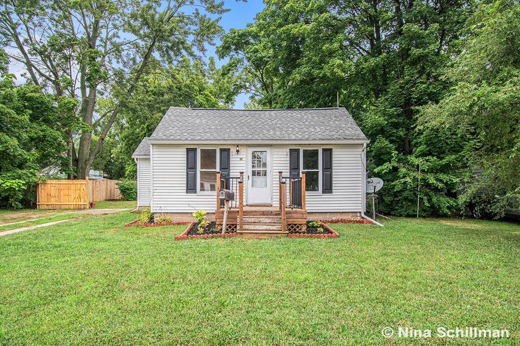 Fremont, MI 49412,17 E Oak Street