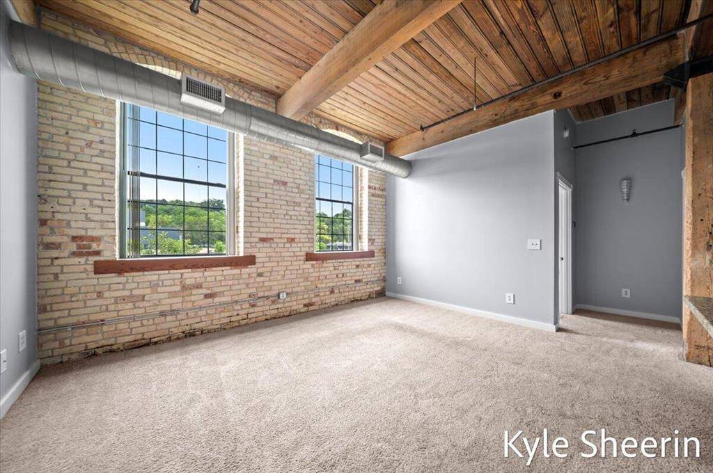 Grand Rapids, MI 49503,940 Monroe Avenue NW 206
