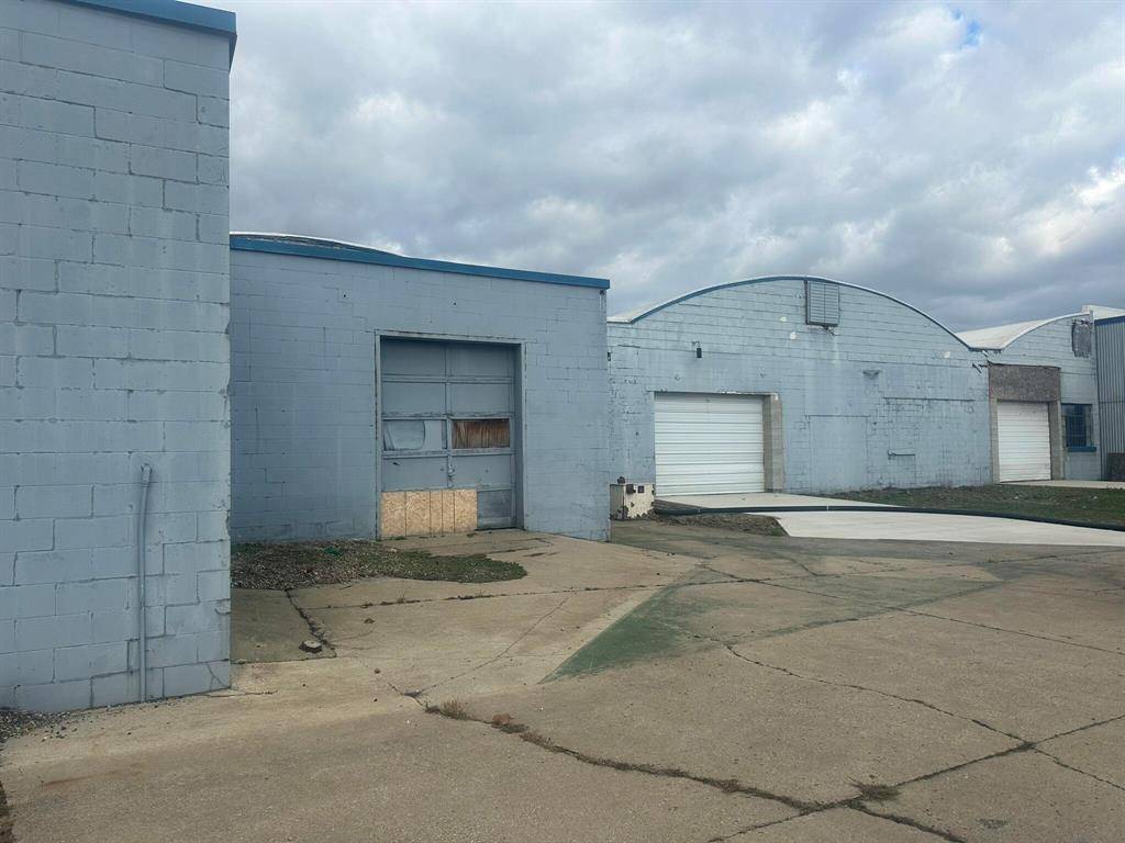 Three Rivers, MI 49093,205 S US-131