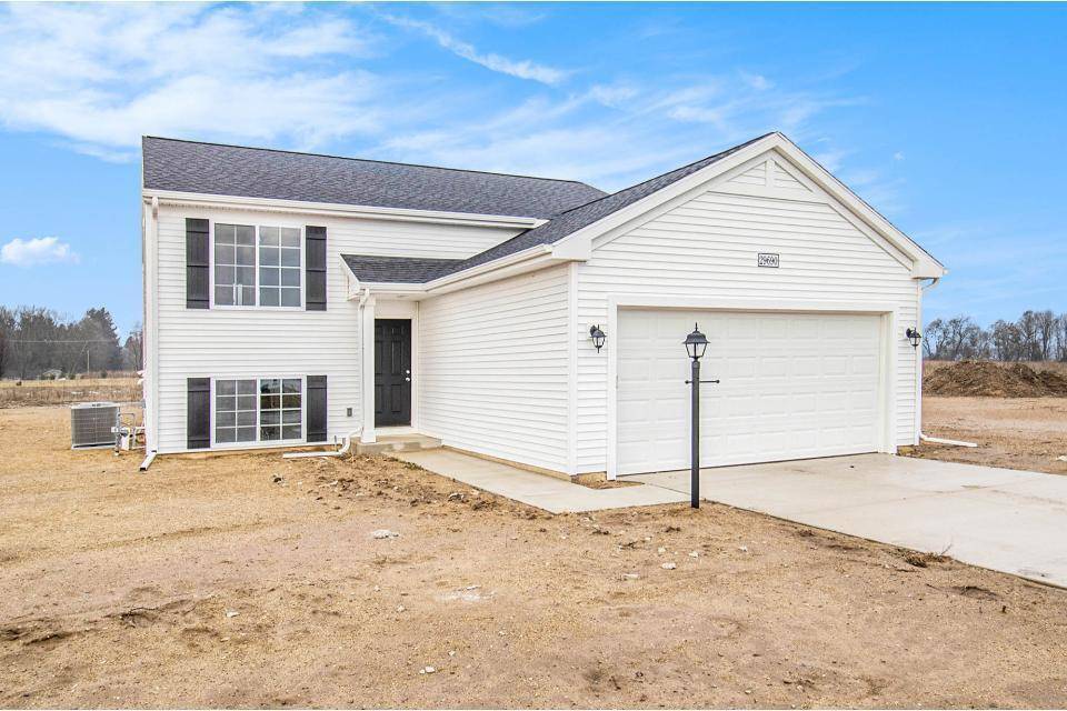 Benton Twp, MI 49022,670 Manorwood Circle