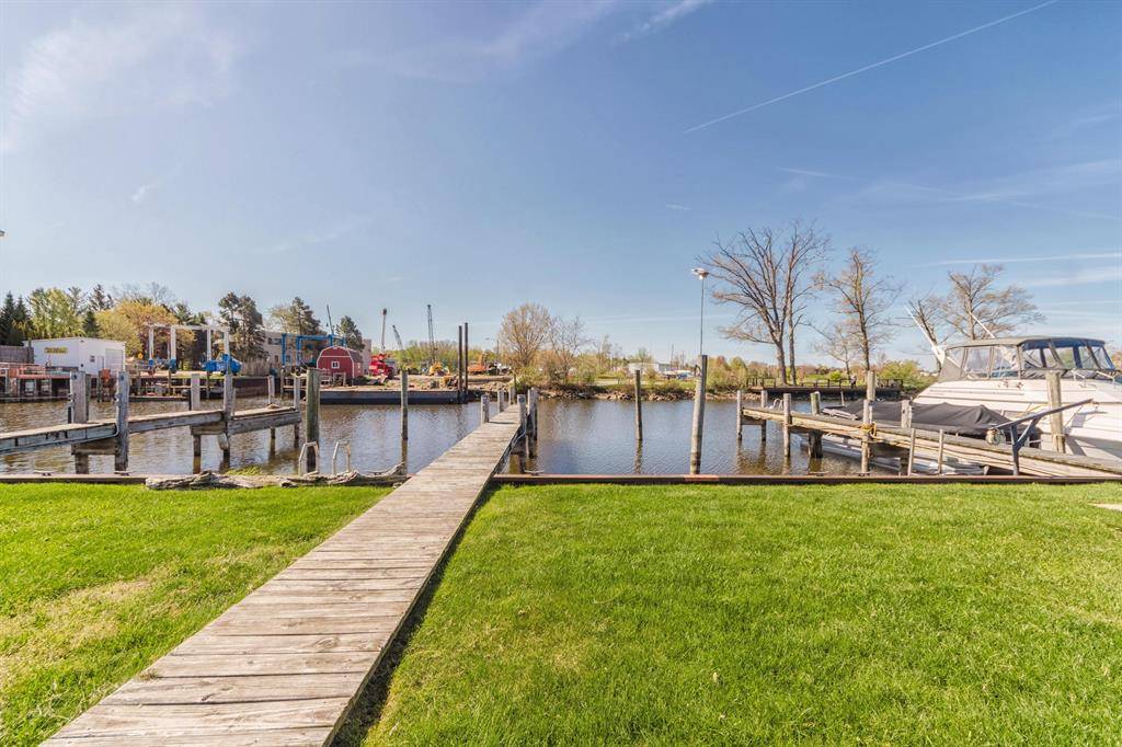 South Haven, MI 49090,290 Oak Street 23