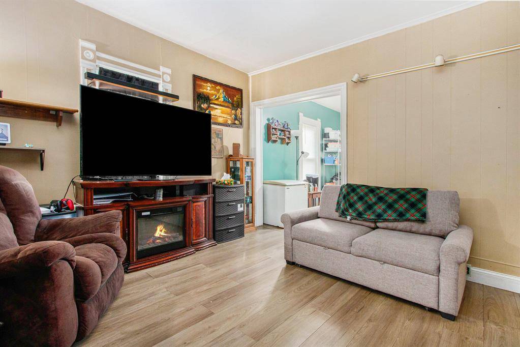 Dowagiac, MI 49047,404 Oak Street