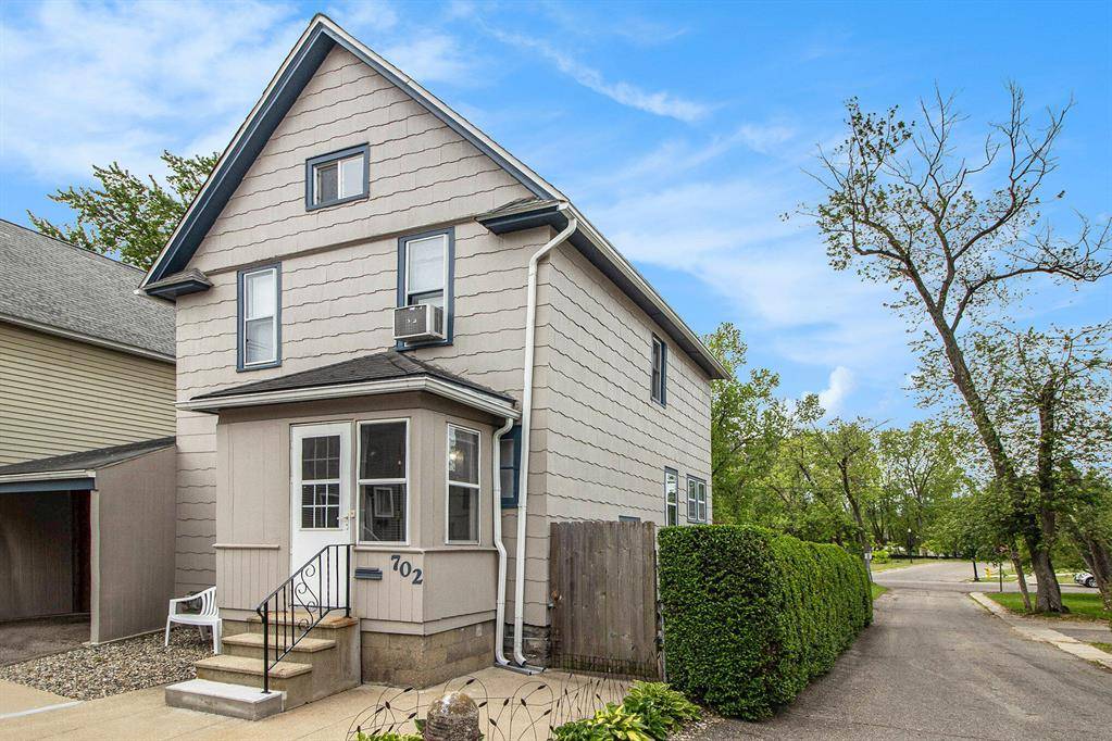 Kalamazoo, MI 49001,702 Portage Court