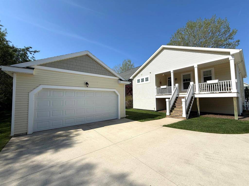 Douglas Vllg, MI 49406,439 Summer Grove Drive