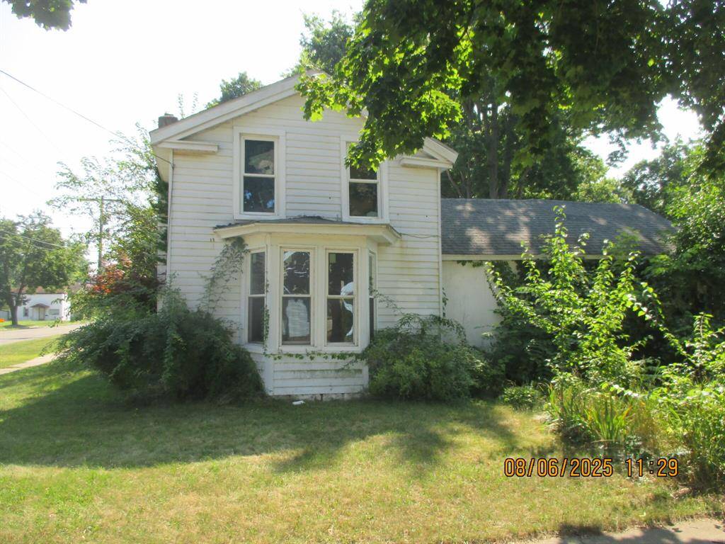 Three Rivers, MI 49093,902 4th Street