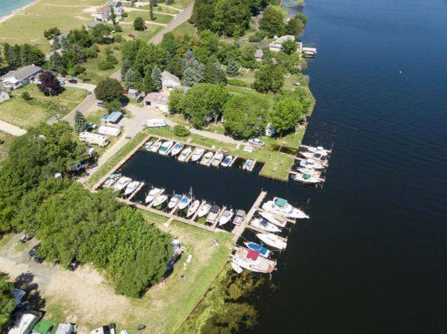Pere Marquette Twp, MI 49431,846 S Lakeshore Drive