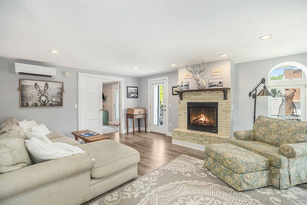 Pentwater Vlg, MI 49449,215 S Hancock Street 2 F