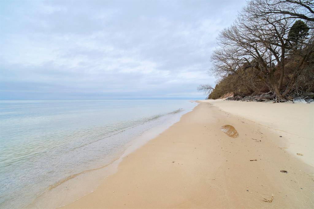 Manistee Twp, MI 49660,767 Mar-Lawn Drive