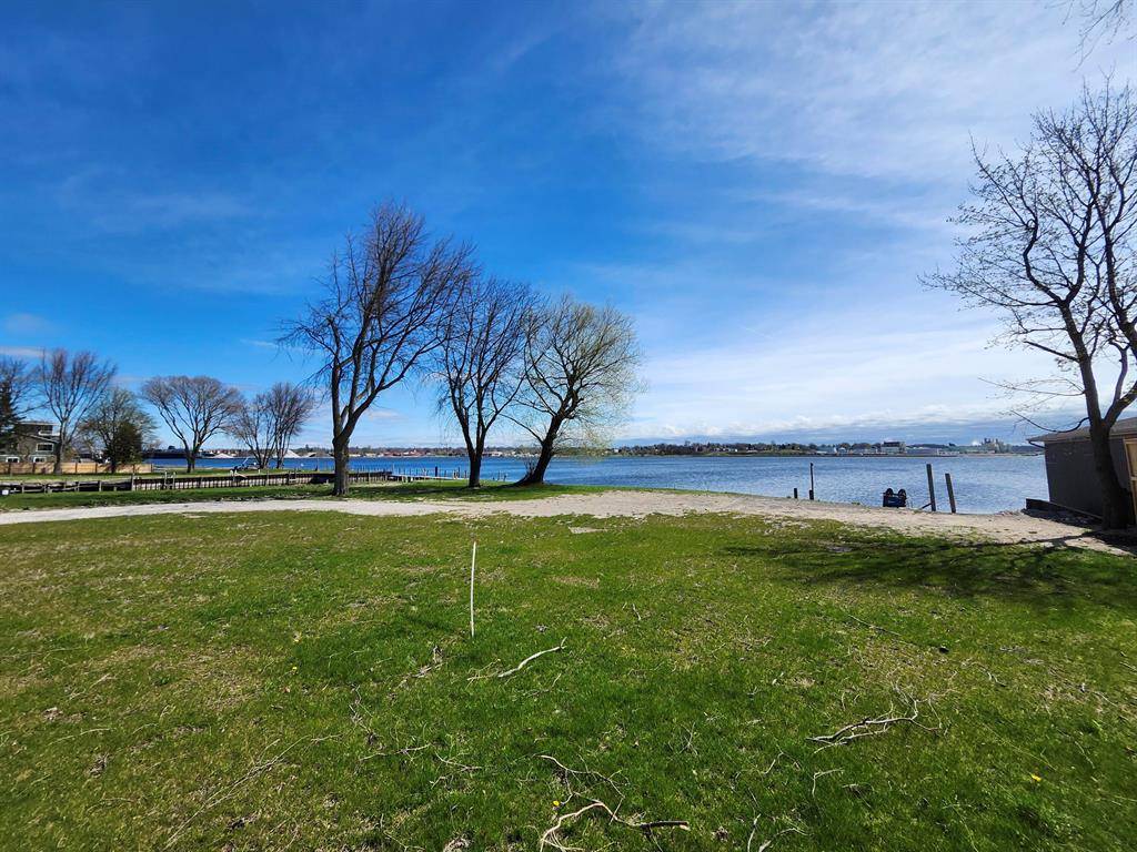 Pere Marquette Twp, MI 49431,846 S Lakeshore Drive 1