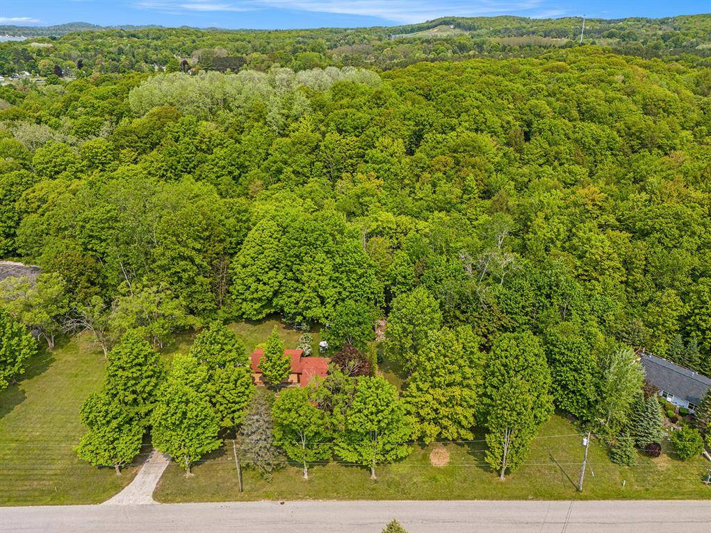 Onekama Vlg, MI 49675,8424 3rd Street