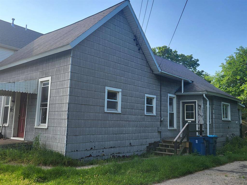 Manistee, MI 49660,233 2nd Avenue