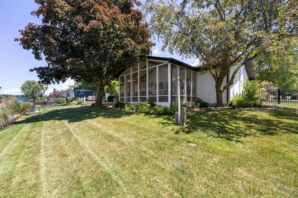Ontwa Twp, MI 49112,68950 Island Drive