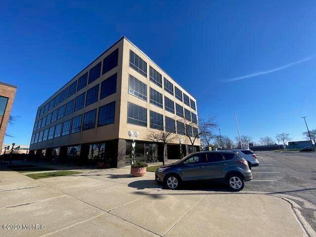 St. Joseph, MI 49085,830 Pleasant Street 5