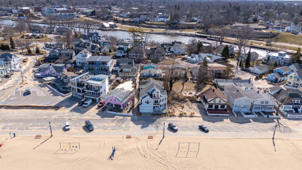 South Haven, MI 49090,36 LakeShore Drive