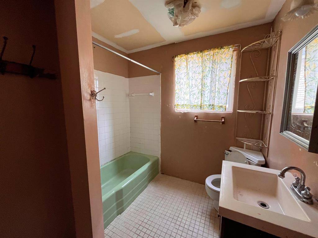 Grand Rapids, MI 49506,806 Baldwin Street SE