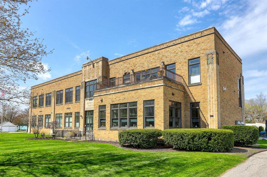 St. Joseph, MI 49085,2214 S State Street 207