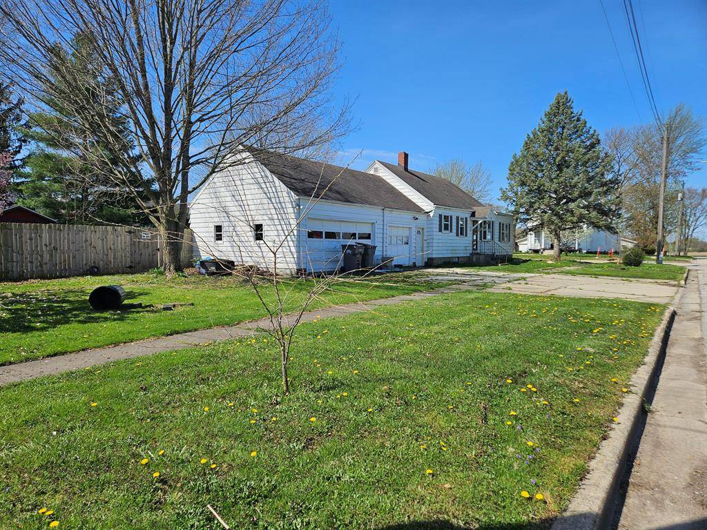Three Oaks Vlg, MI 49128,9 W Michigan Street