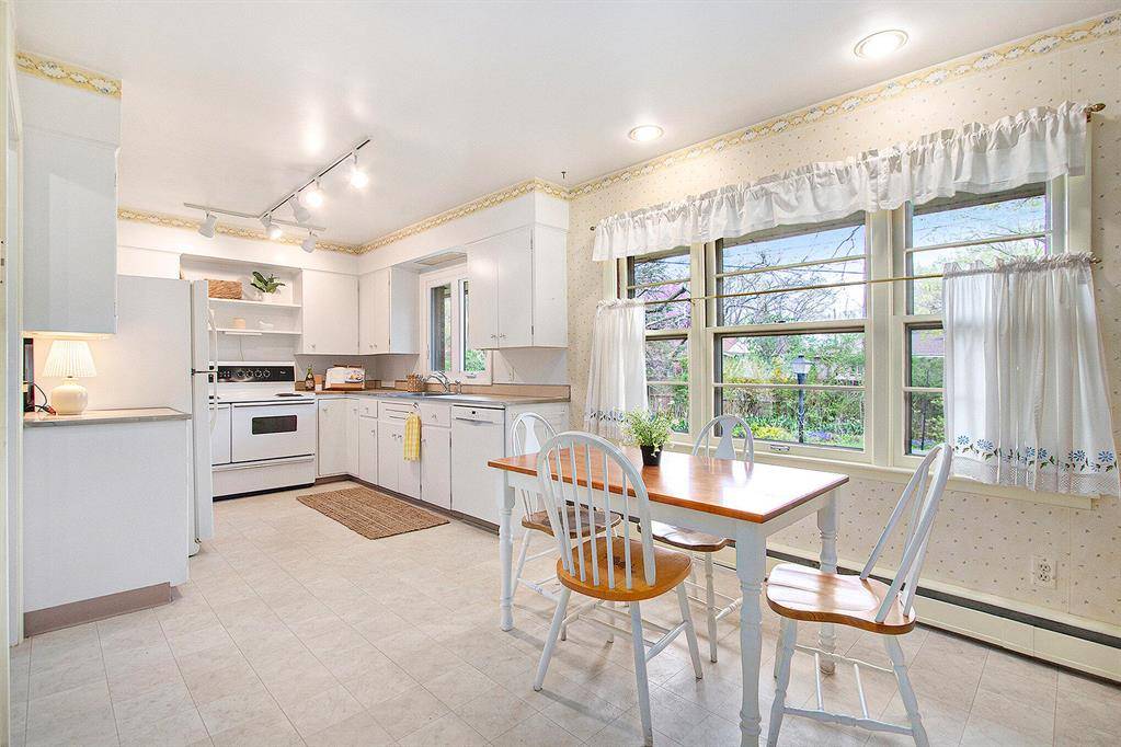 St. Joseph Twp, MI 49022,541 Montezuma Road