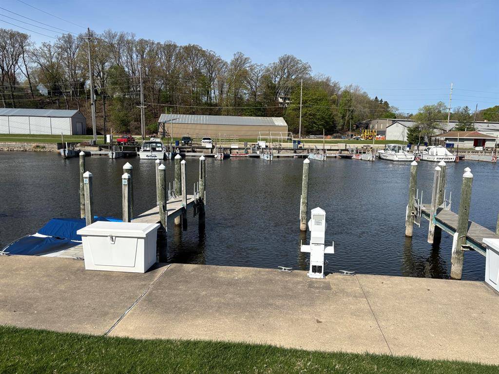St. Joseph, MI 49085,39884 Anchors Way