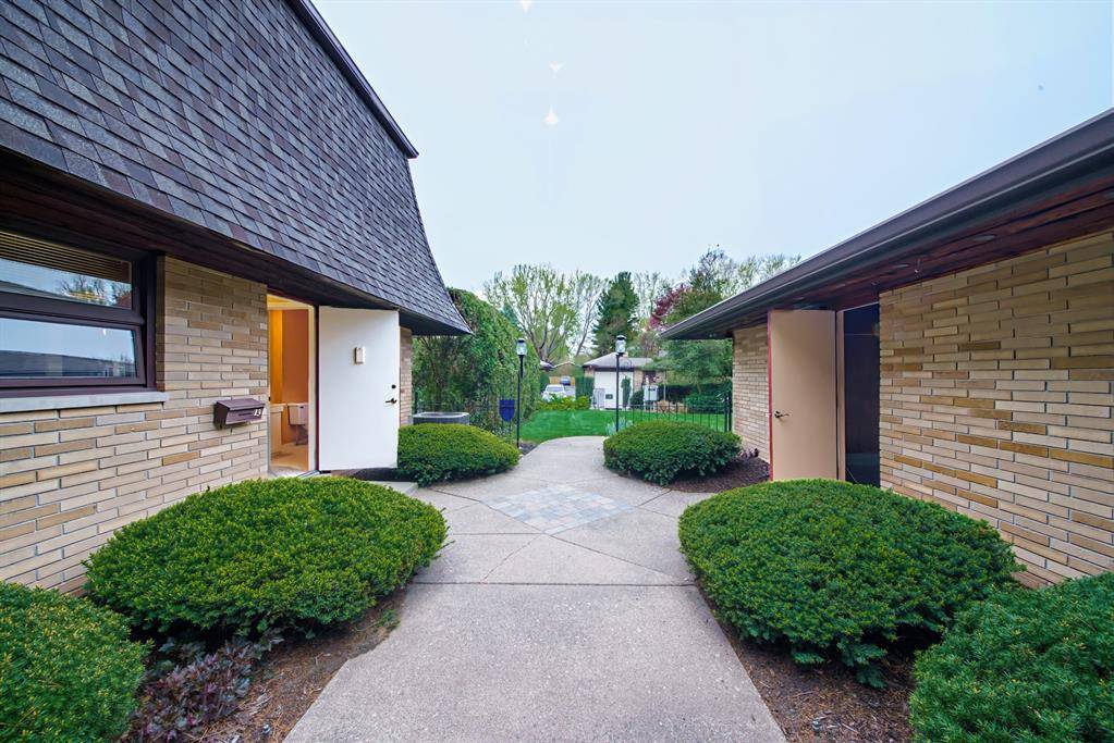 Shoreham Vlg, MI 49085,2727 S Lakeshore Drive D13