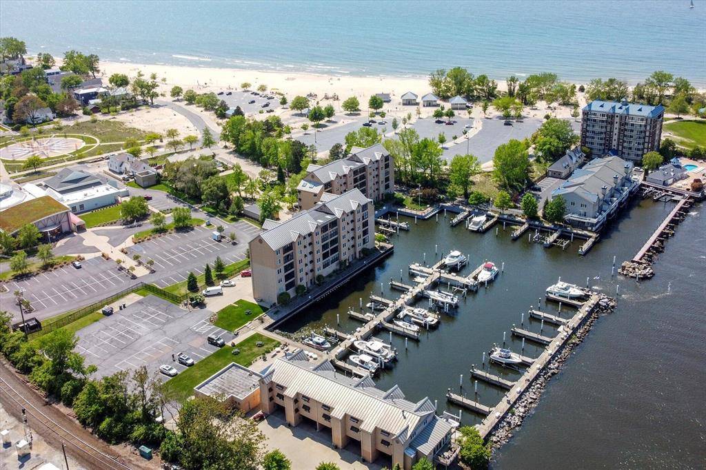 St. Joseph, MI 49085,312 Water Street # 14