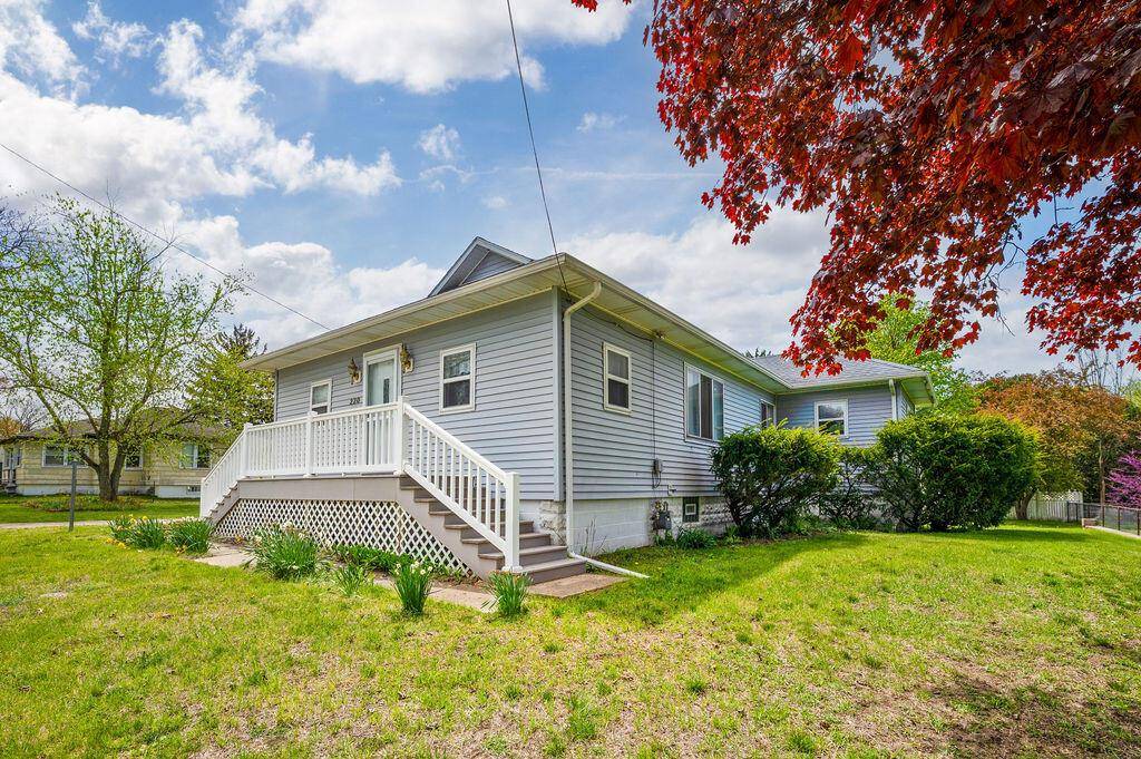 New Buffalo, MI 49117,220 S Berrien Street