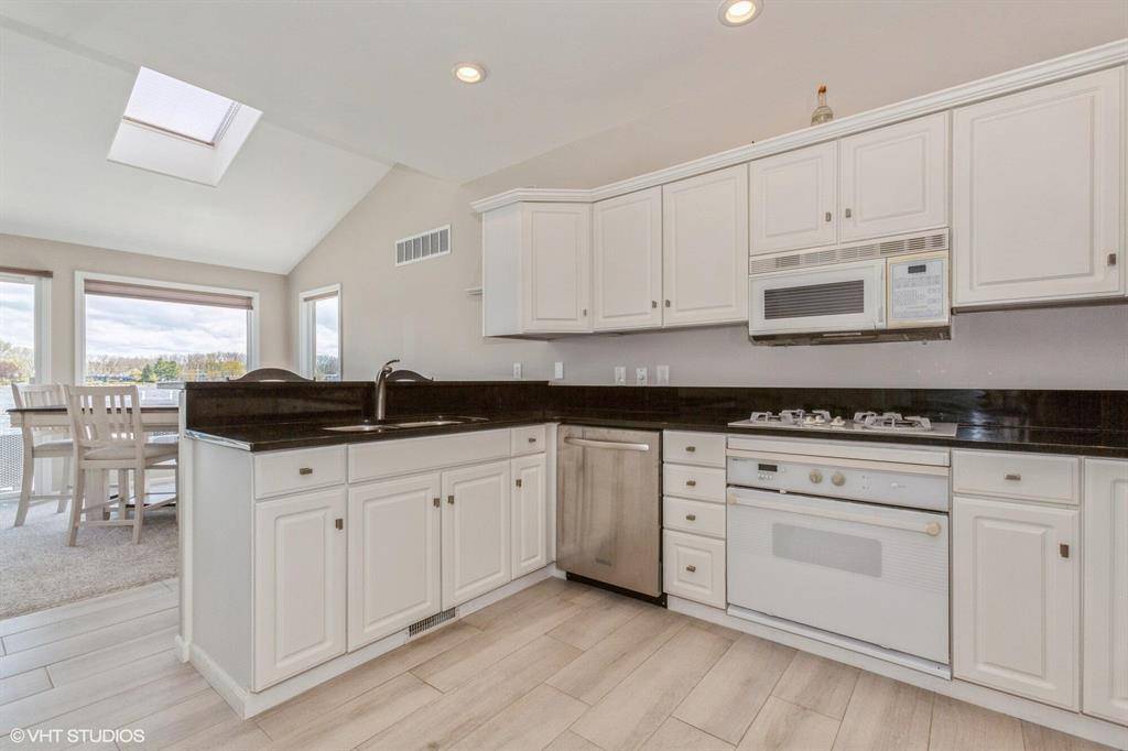 St. Joseph, MI 49085,257 Shoreview Way 9