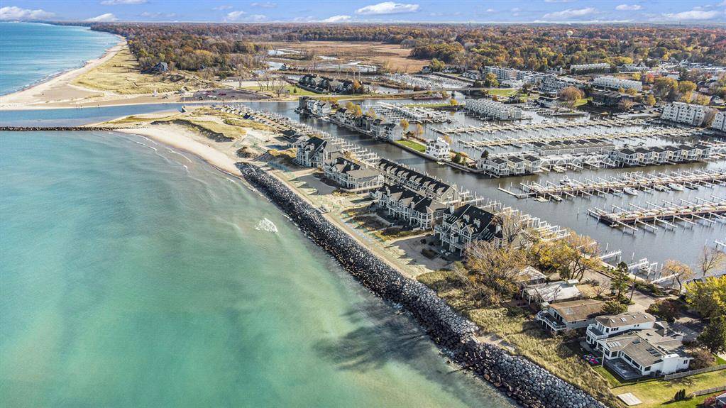 New Buffalo, MI 49117,409 Lake Drive 10