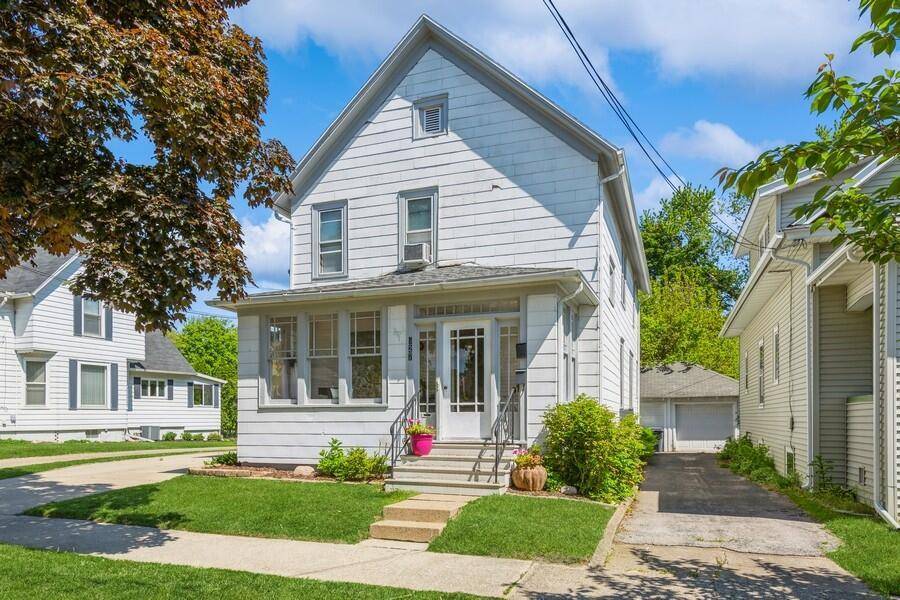 St. Joseph, MI 49085,927 Harrison Avenue