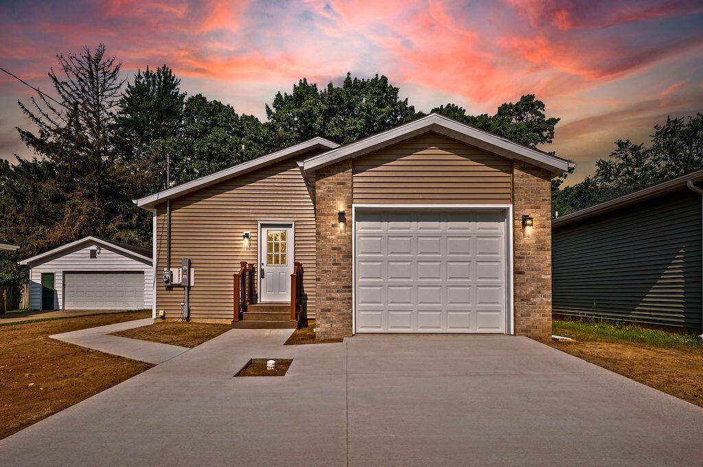 Buchanan, MI 49107,310 Hillview Street