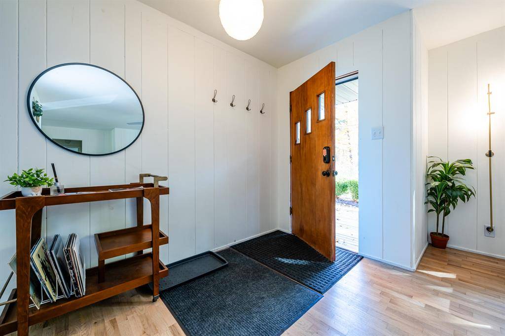 Saugatuck, MI 49453,212 N Maple Street