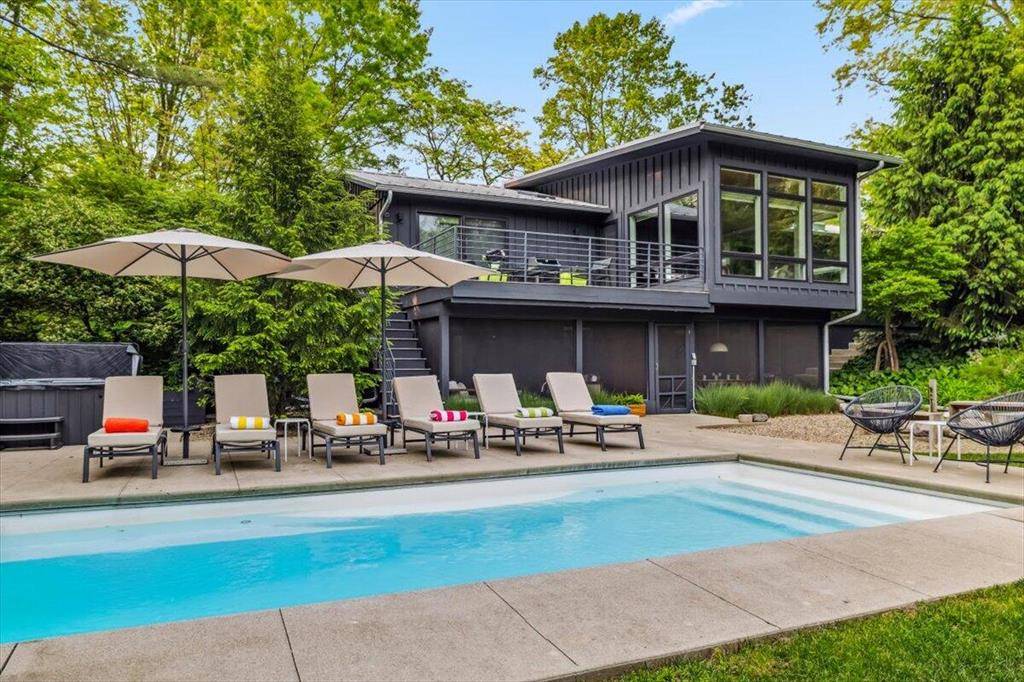 Three Oaks Twp, MI 49128,16128 Walnut Court