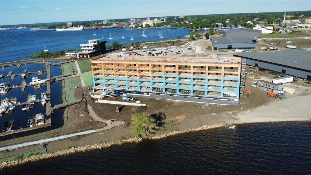 Muskegon, MI 49441,901 Adelaide Circle 403