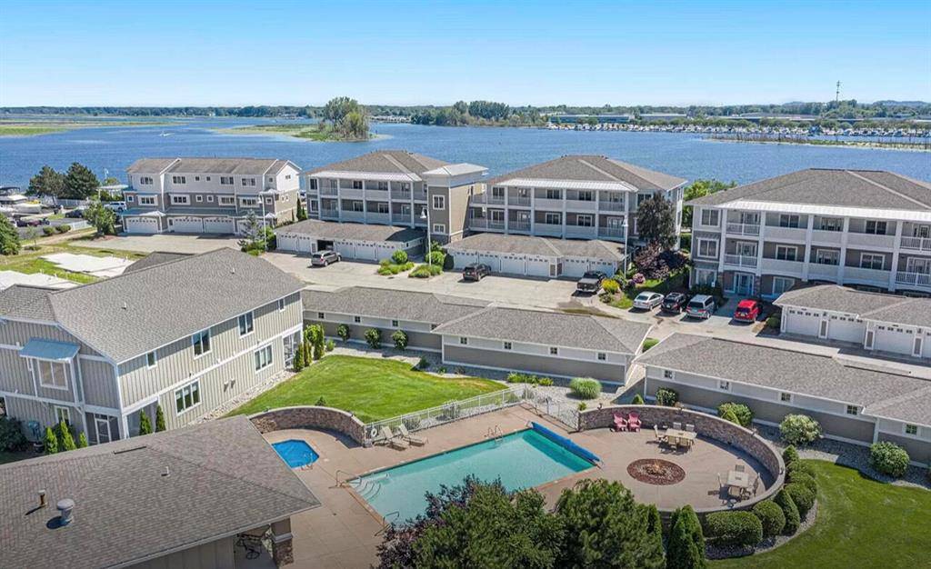 Spring Lake Vlg, MI 49456,930 W Savidge Street 8