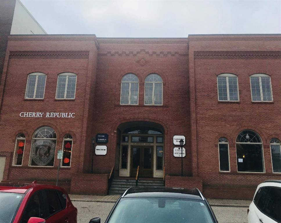 Holland, MI 49423,29 W 8th Street 240