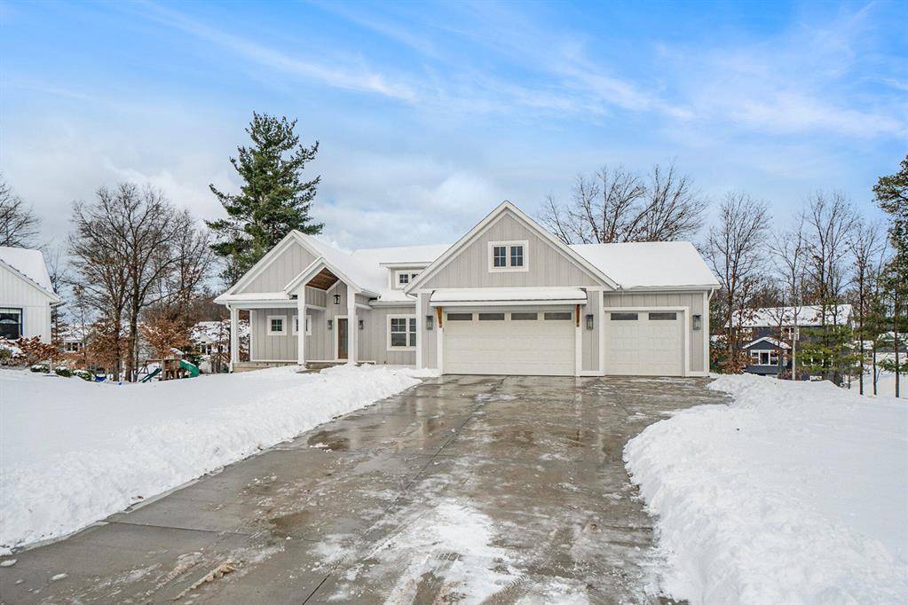 Holland, MI 49424,14833 Pinehill Court