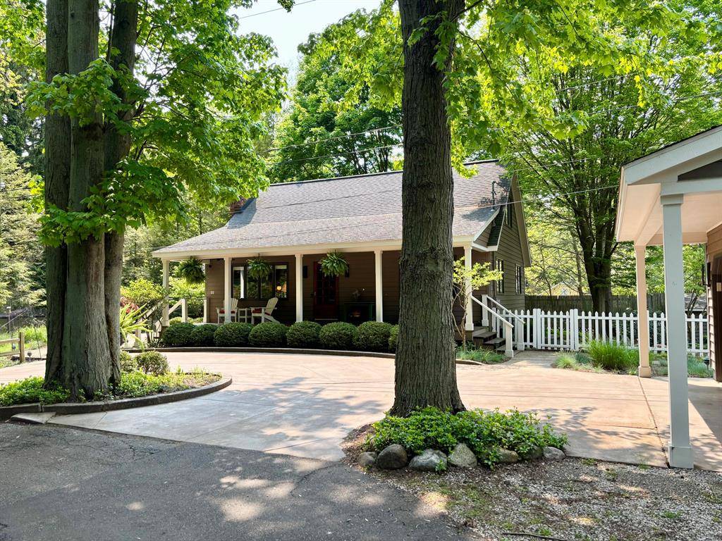 Douglas Vllg, MI 49406,603 Campbell Road