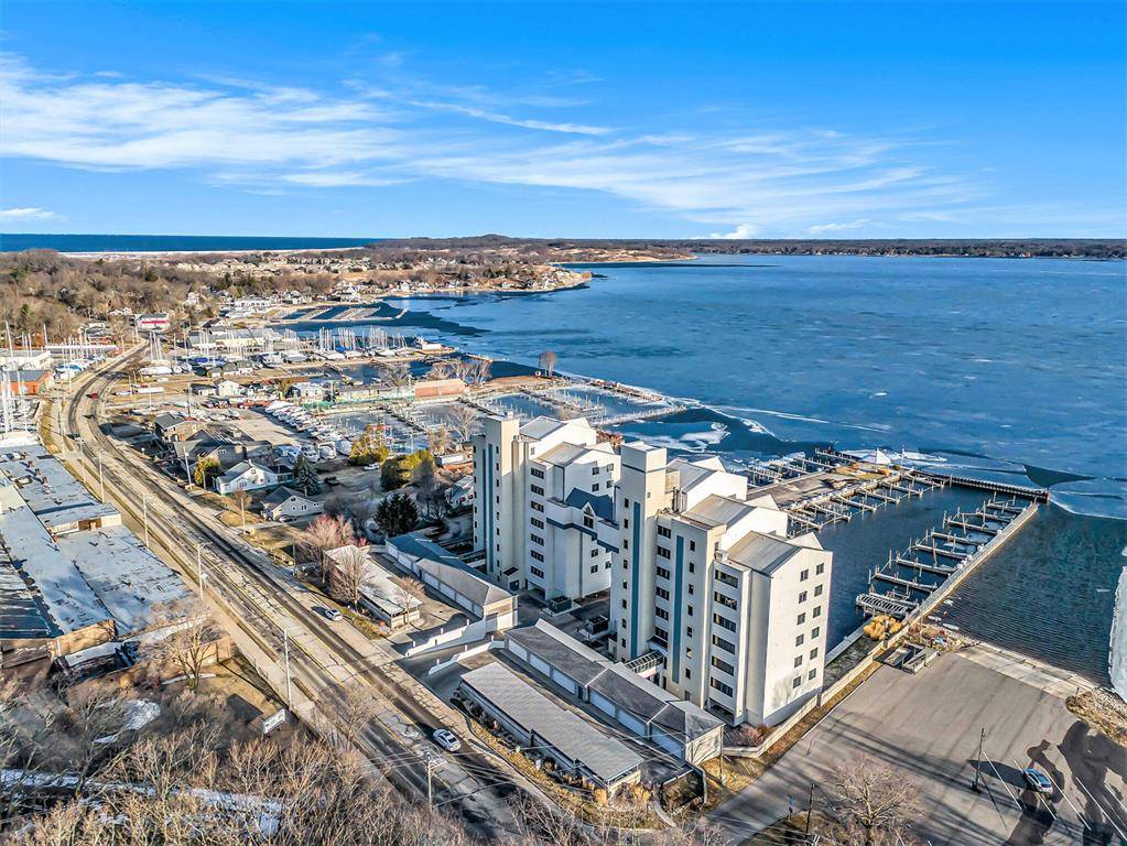 Muskegon, MI 49441,2964 Lakeshore Drive E 304