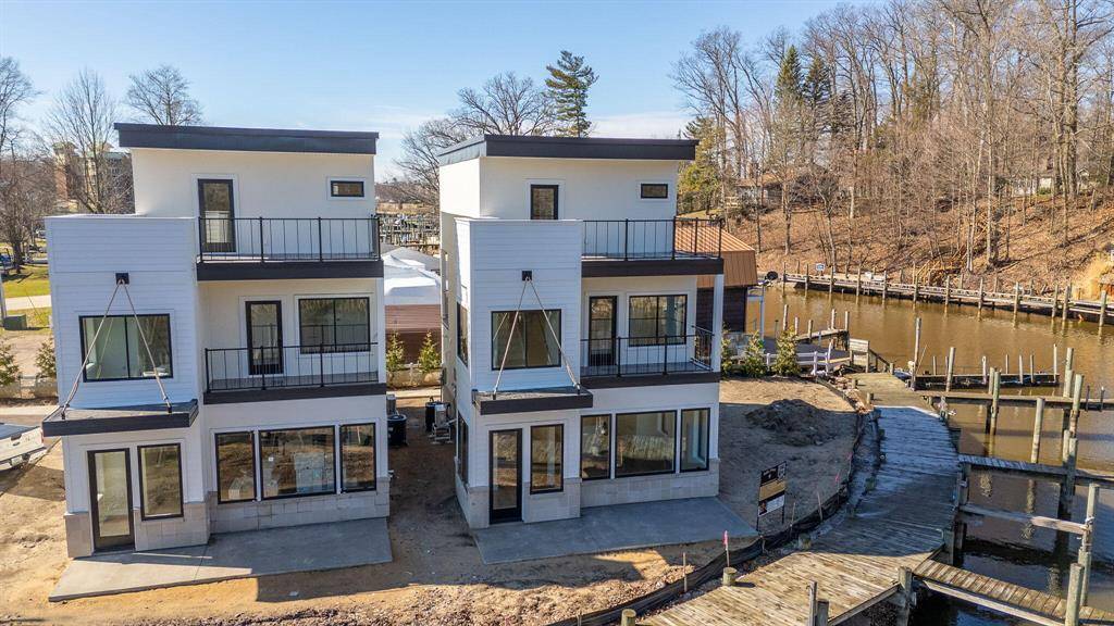South Haven, MI 49090,1 N Bailey Avenue #1