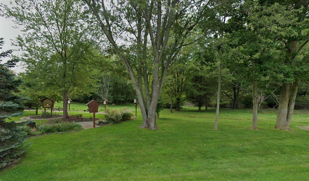 Douglas Vllg, MI 49406,355 Beachwood Way 13