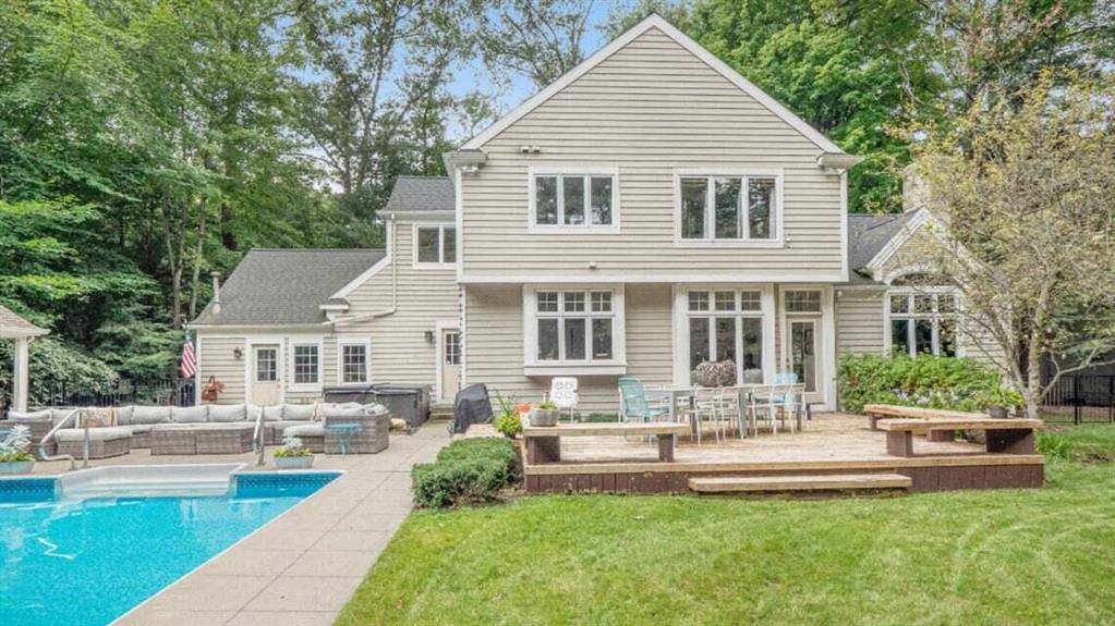 Norton Shores, MI 49441,3820 Harbor Point Drive