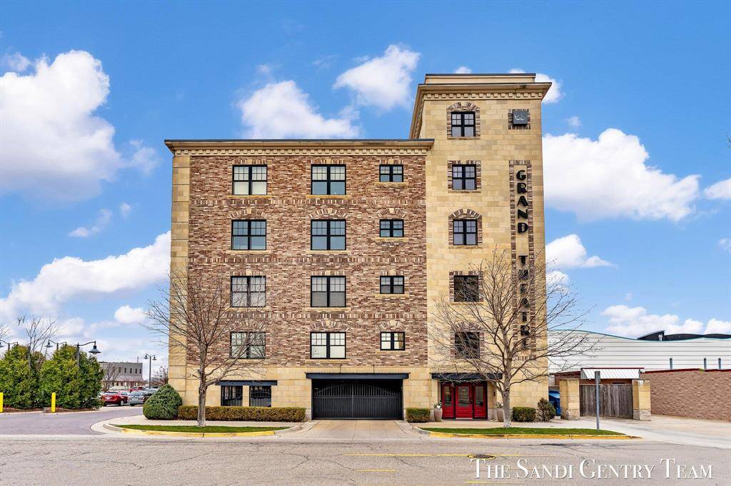 Grand Haven, MI 49417,11 S 1st Street 304