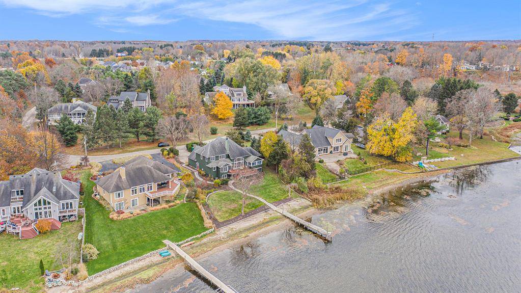 Douglas Vllg, MI 49406,284 Riverview Drive