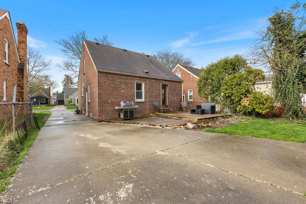 Grosse Pointe Woods, MI 48236,2048 Anita Avenue