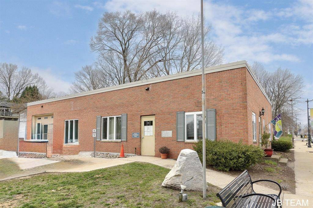 Douglas Vllg, MI 49406,47 W Center Street