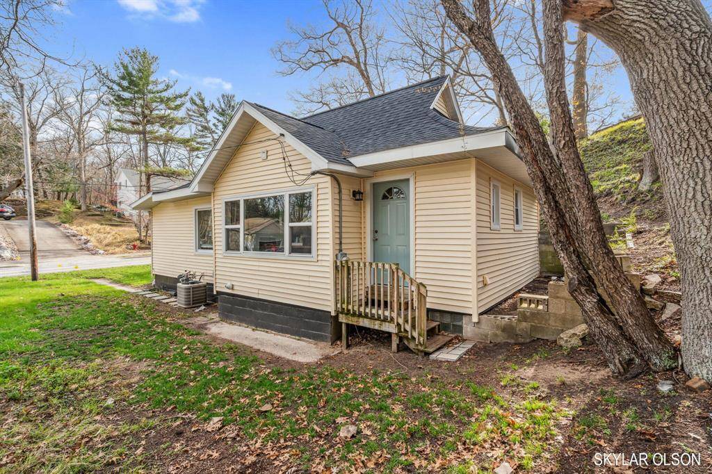 Muskegon, MI 49441,3316 Lakeshore Drive