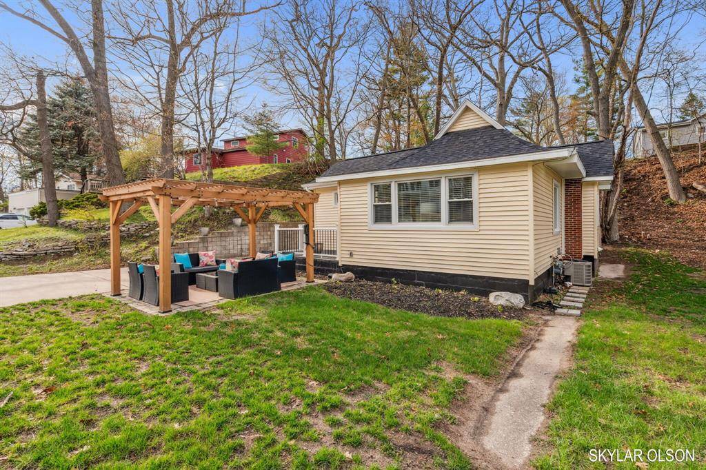 Muskegon, MI 49441,3316 Lakeshore Drive