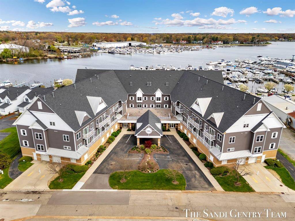 Spring Lake Vlg, MI 49456,917 W Savidge Street 15