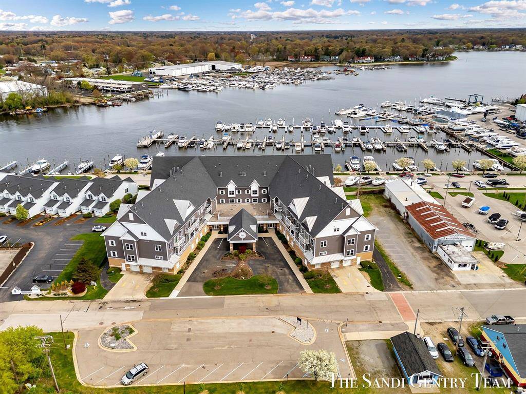 Spring Lake Vlg, MI 49456,917 W Savidge Street 15