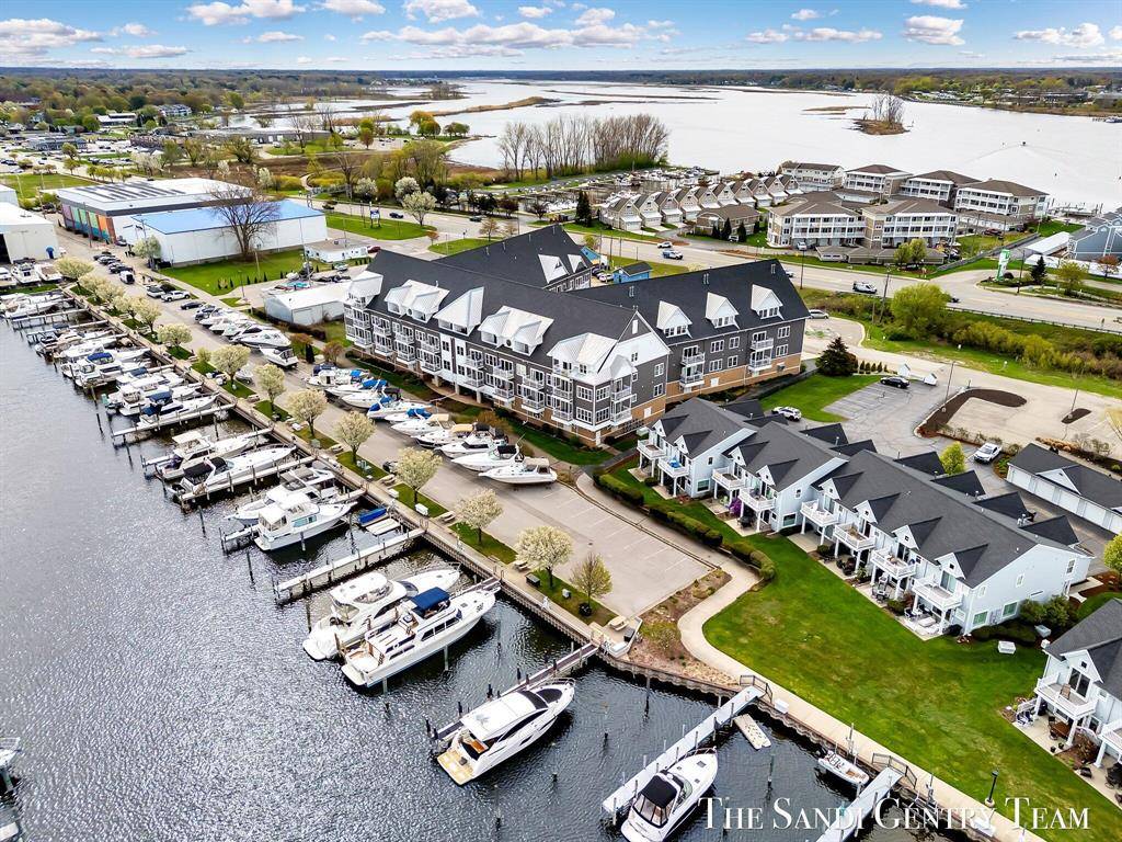 Spring Lake Vlg, MI 49456,917 W Savidge Street 15
